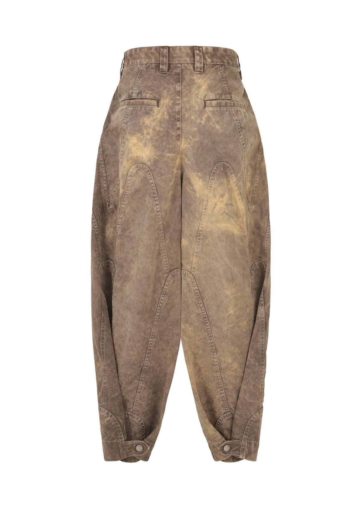 A detail shot of the IM MEN ELEMENTS trousers.