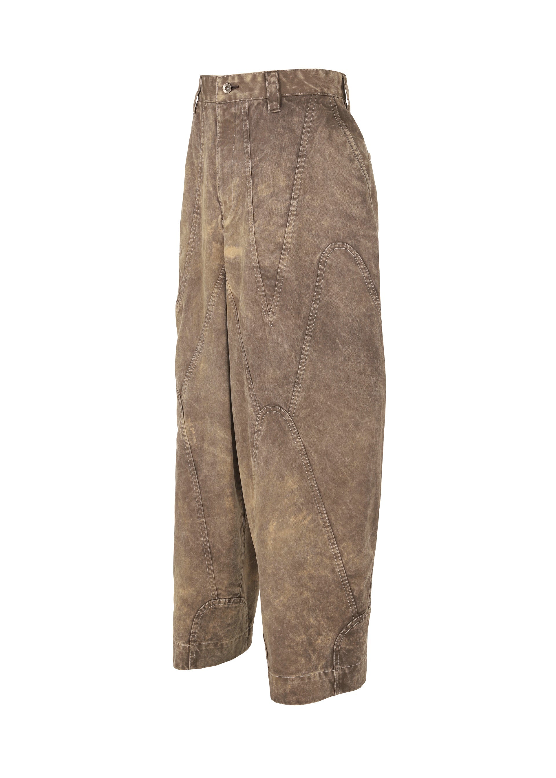 A detail shot of the IM MEN ELEMENTS trousers.