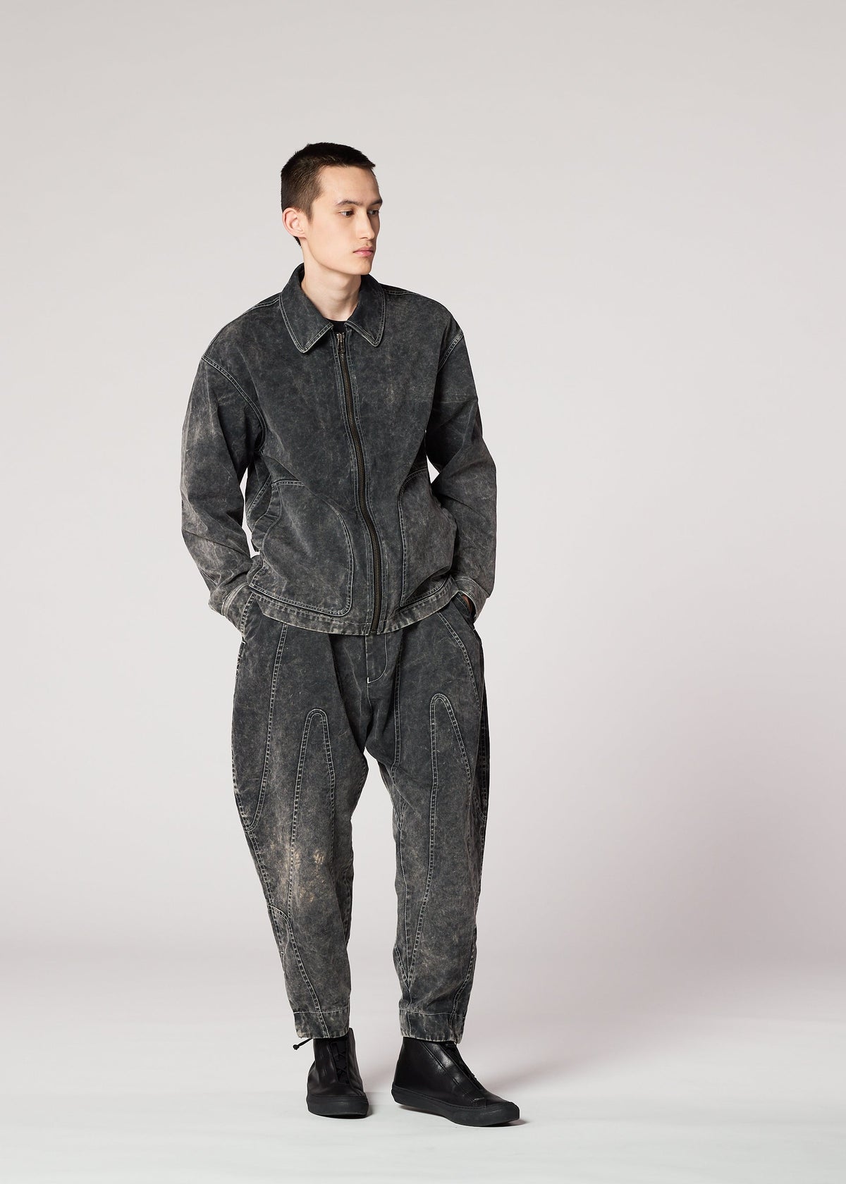 A model wears the IM MEN ELEMENTS trousers.