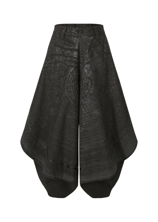 A product shot of the IM MEN KAIYU trousers in black (15).