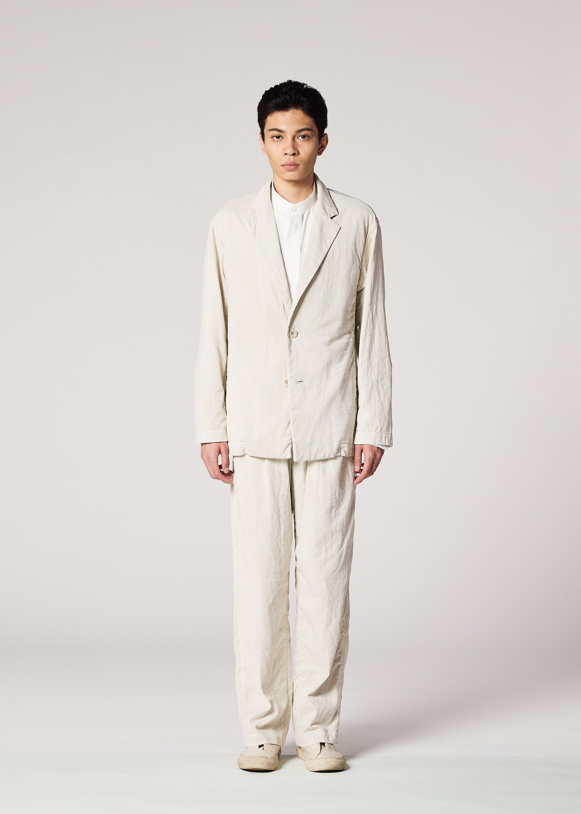 A model wears the IM MEN PIGMENT DOUBLE FACE COTTON trousers.