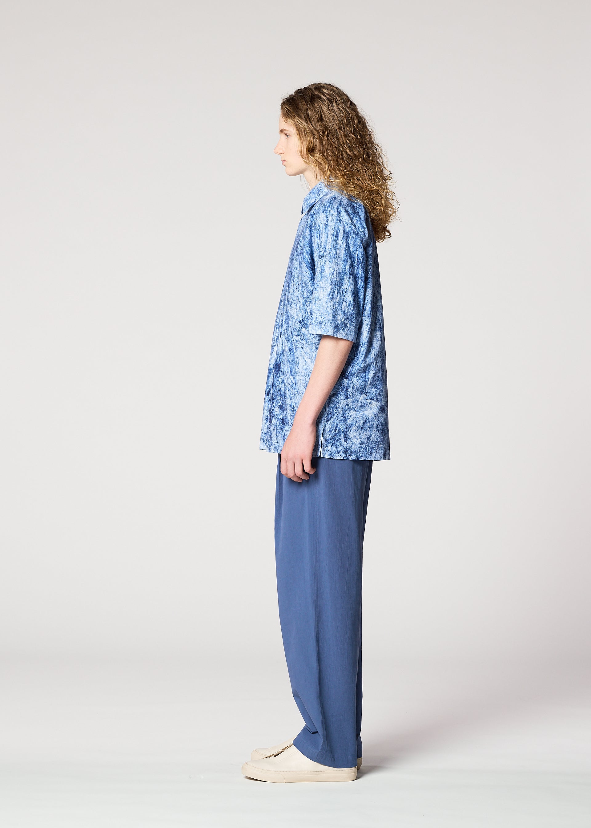 A model wears the IM MEN NAVY BOTTOMS navy-bottoms-trousers-dark-brown.