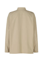 A detail shot of the IM MEN WHITE SHIRT clothing.