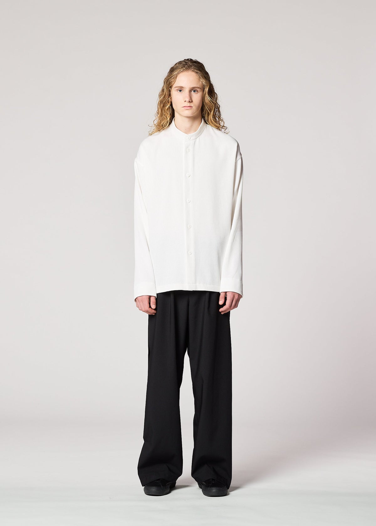 A model wears the IM MEN ONE SIDE TUCK SHIRT shirt.