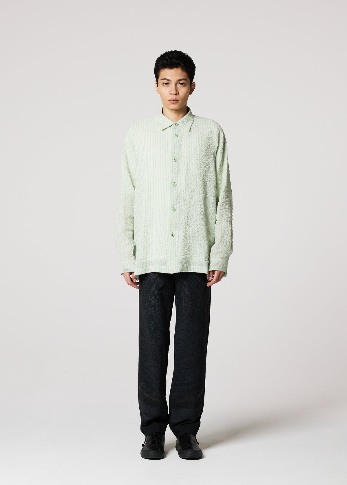A model wears the IM MEN STRIPE LINEN SHRINK shirt.