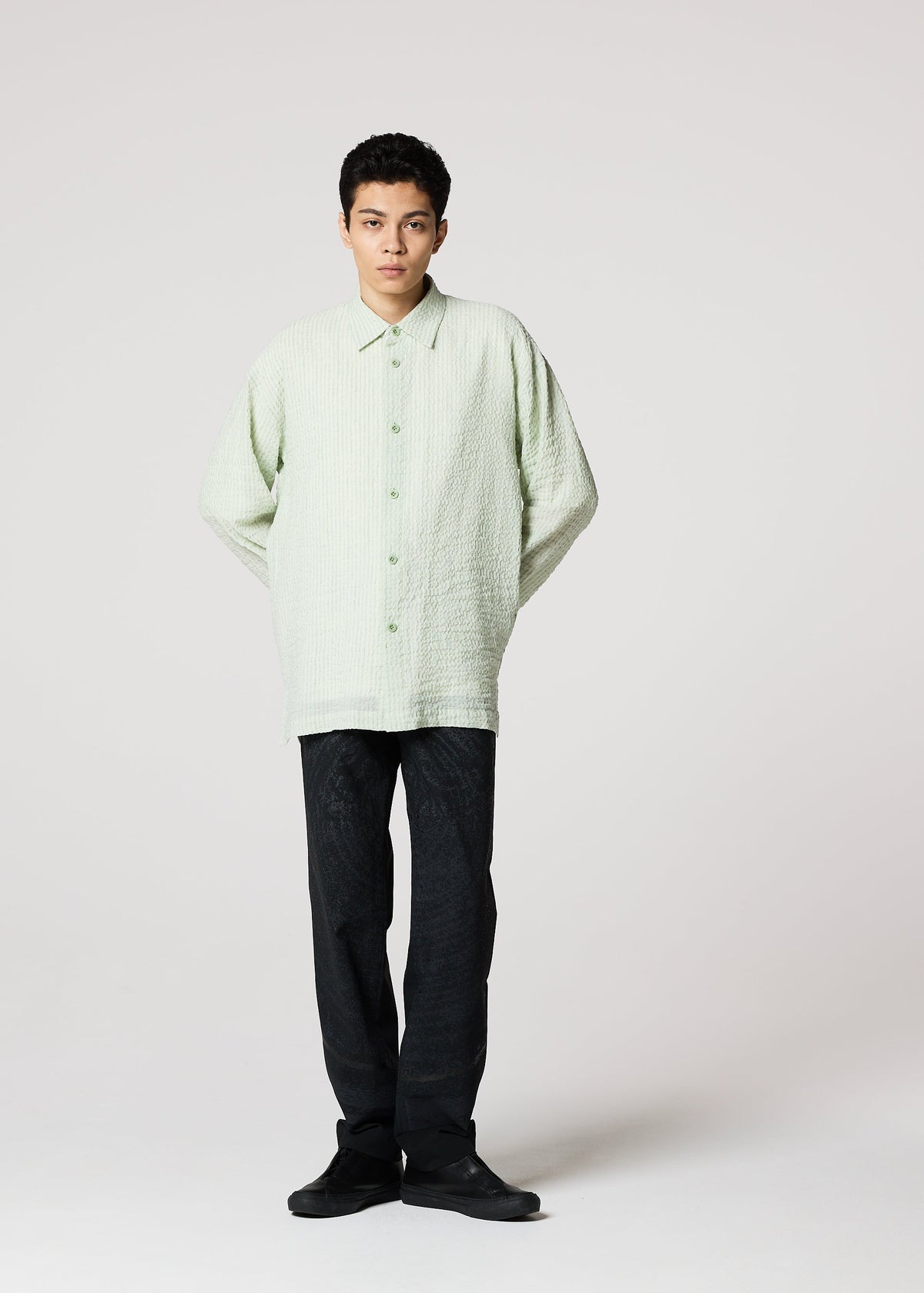 A model wears the IM MEN STRIPE LINEN SHRINK shirt.