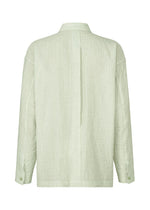 A detail shot of the IM MEN STRIPE LINEN SHRINK shirt.
