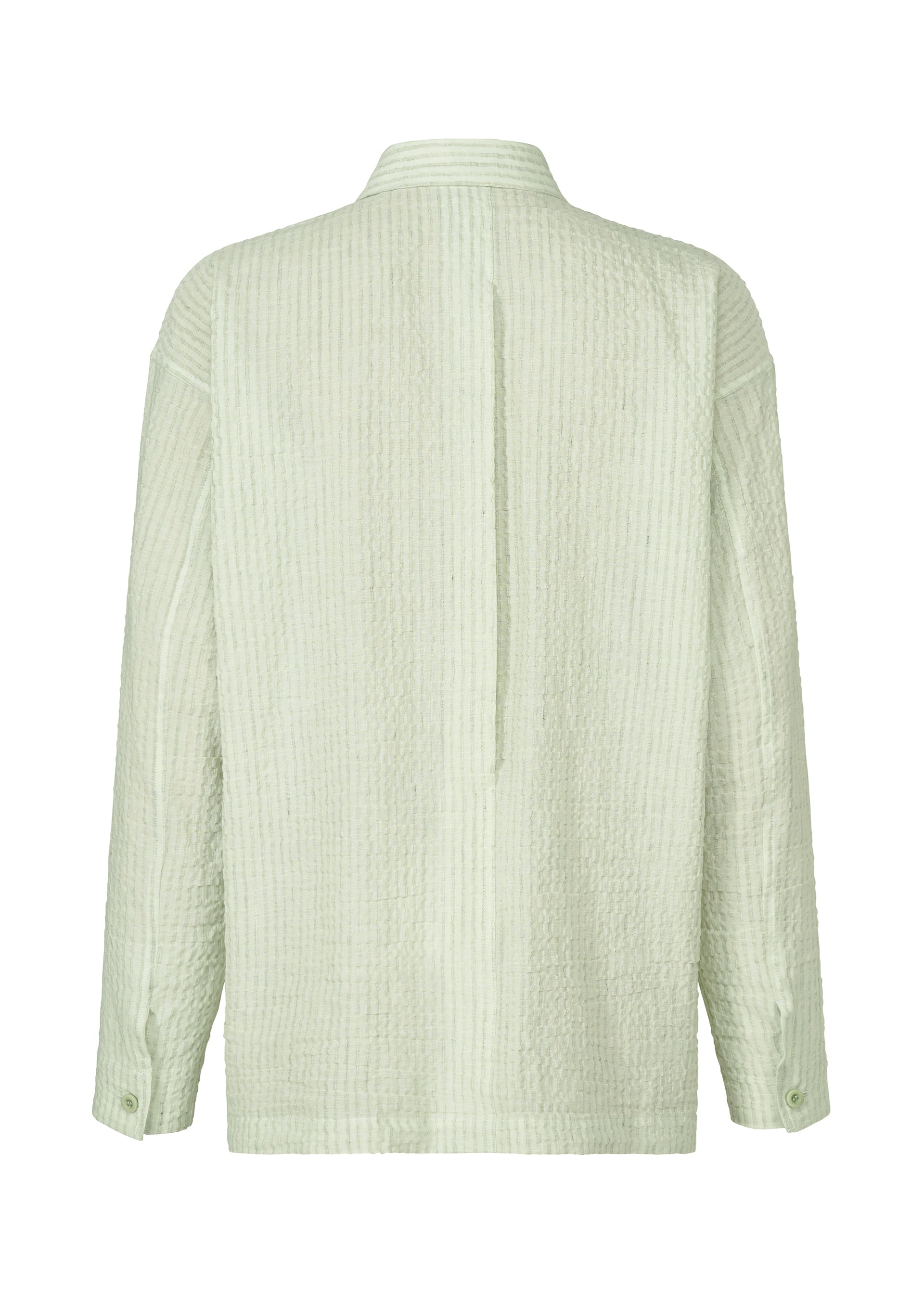 A detail shot of the IM MEN STRIPE LINEN SHRINK shirt.