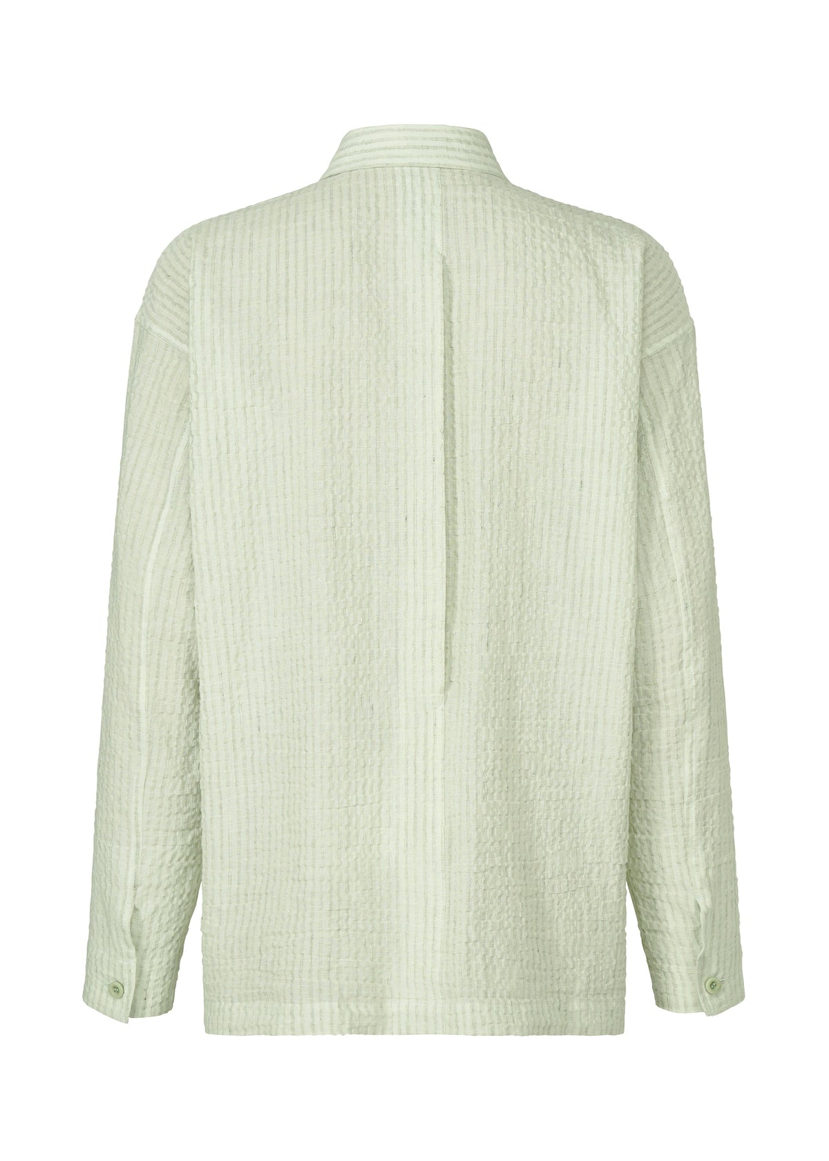 A detail shot of the IM MEN STRIPE LINEN SHRINK shirt.