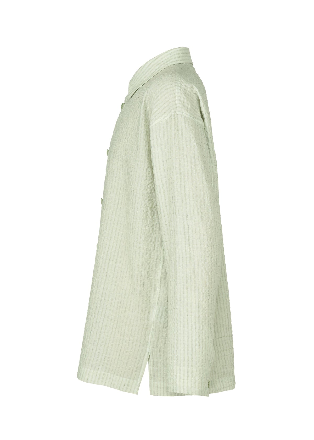 A detail shot of the IM MEN STRIPE LINEN SHRINK shirt.