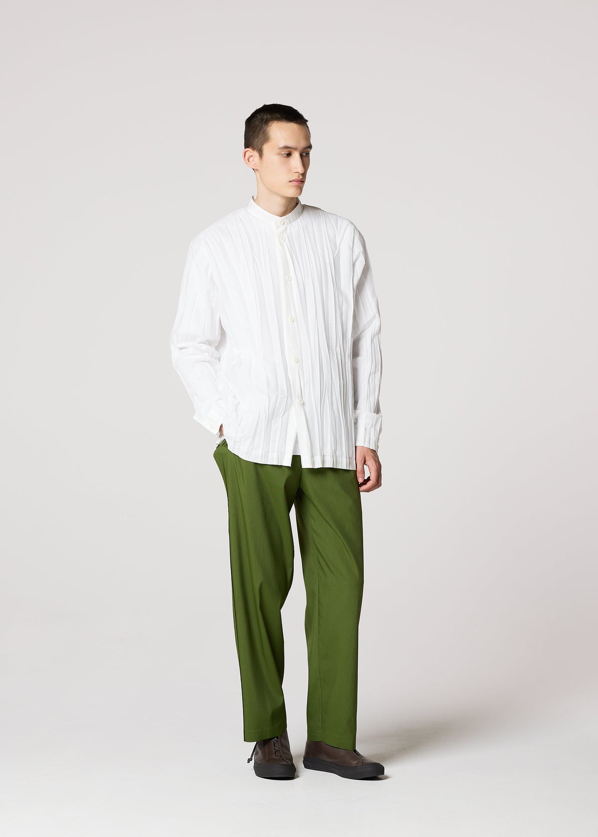 A model wears the IM MEN WRINKLE SHIRT shirt.