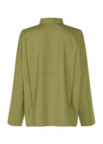 A detail shot of the IM MEN COMPACT SHIRT shirt.