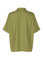 A detail shot of the IM MEN COMPACT SHIRT shirt.