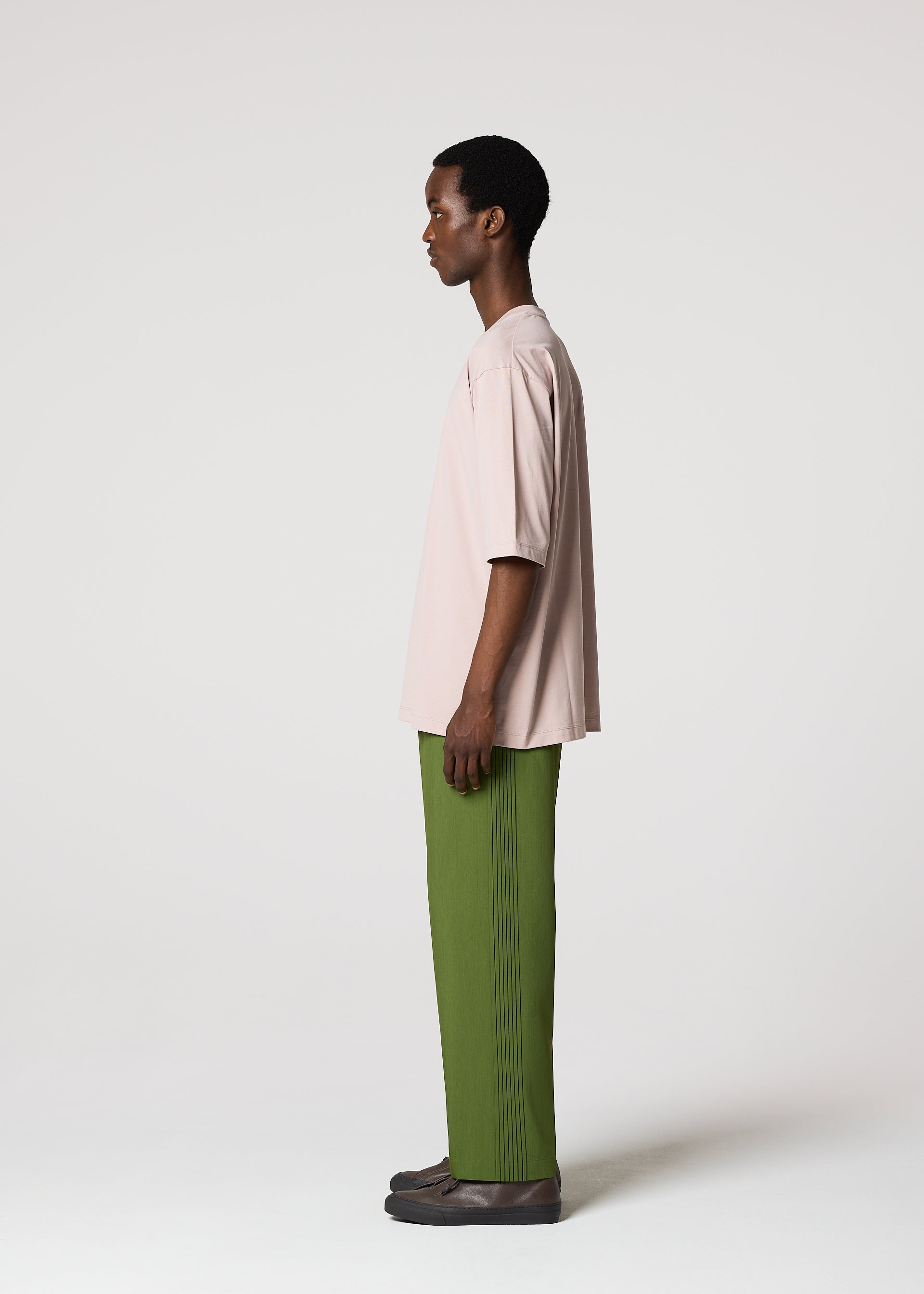 A model wears the IM MEN 60/2 JERSEY STITCH top.