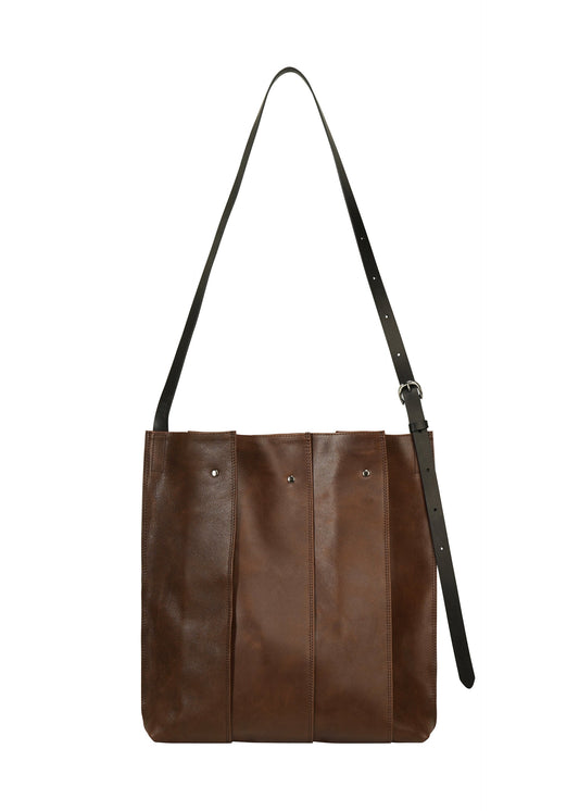 A product shot of the IM MEN LEATHER PLEATS shoulder bag in brown.
