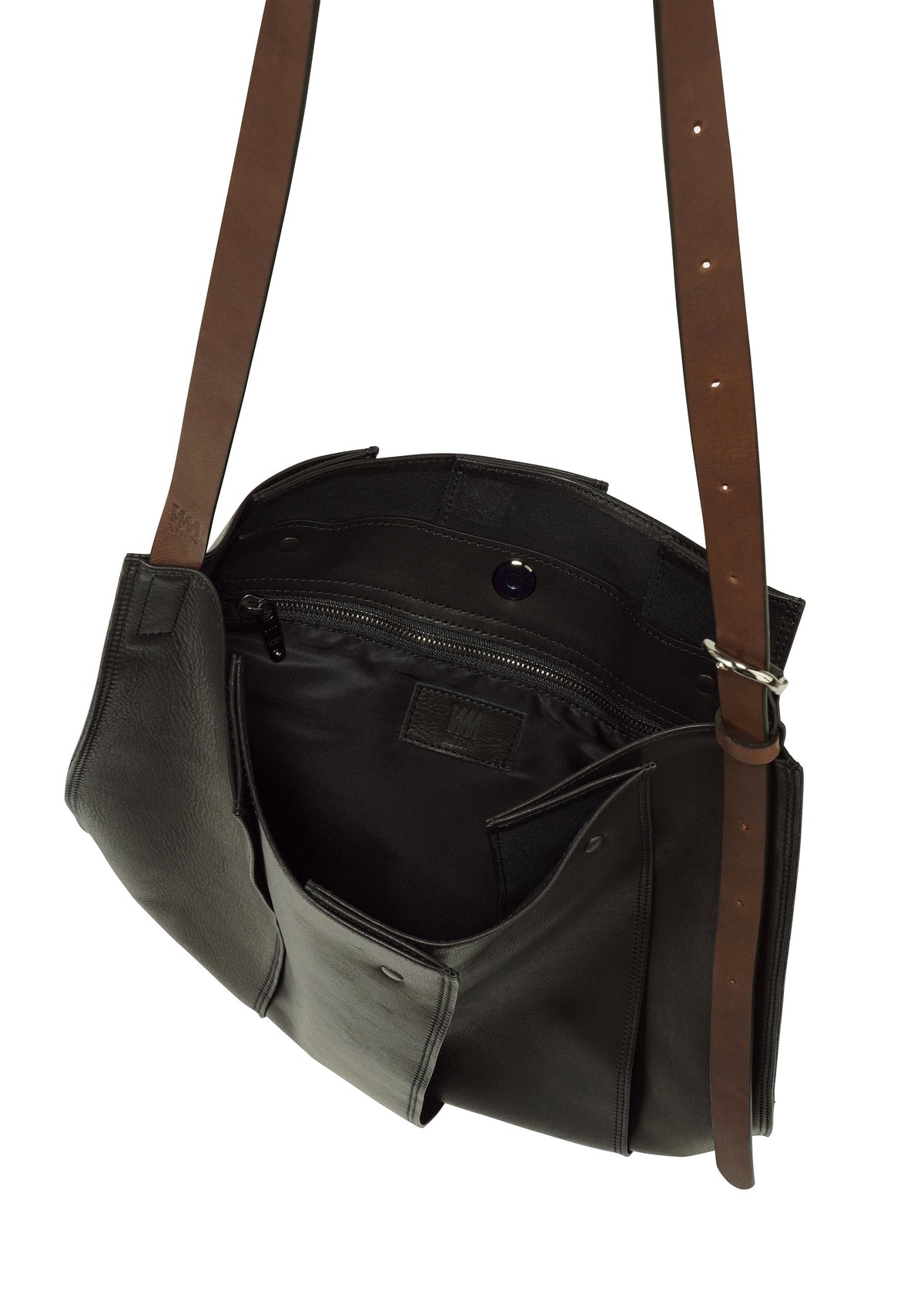 A detail shot of the IM MEN LEATHER PLEATS shoulder bag.