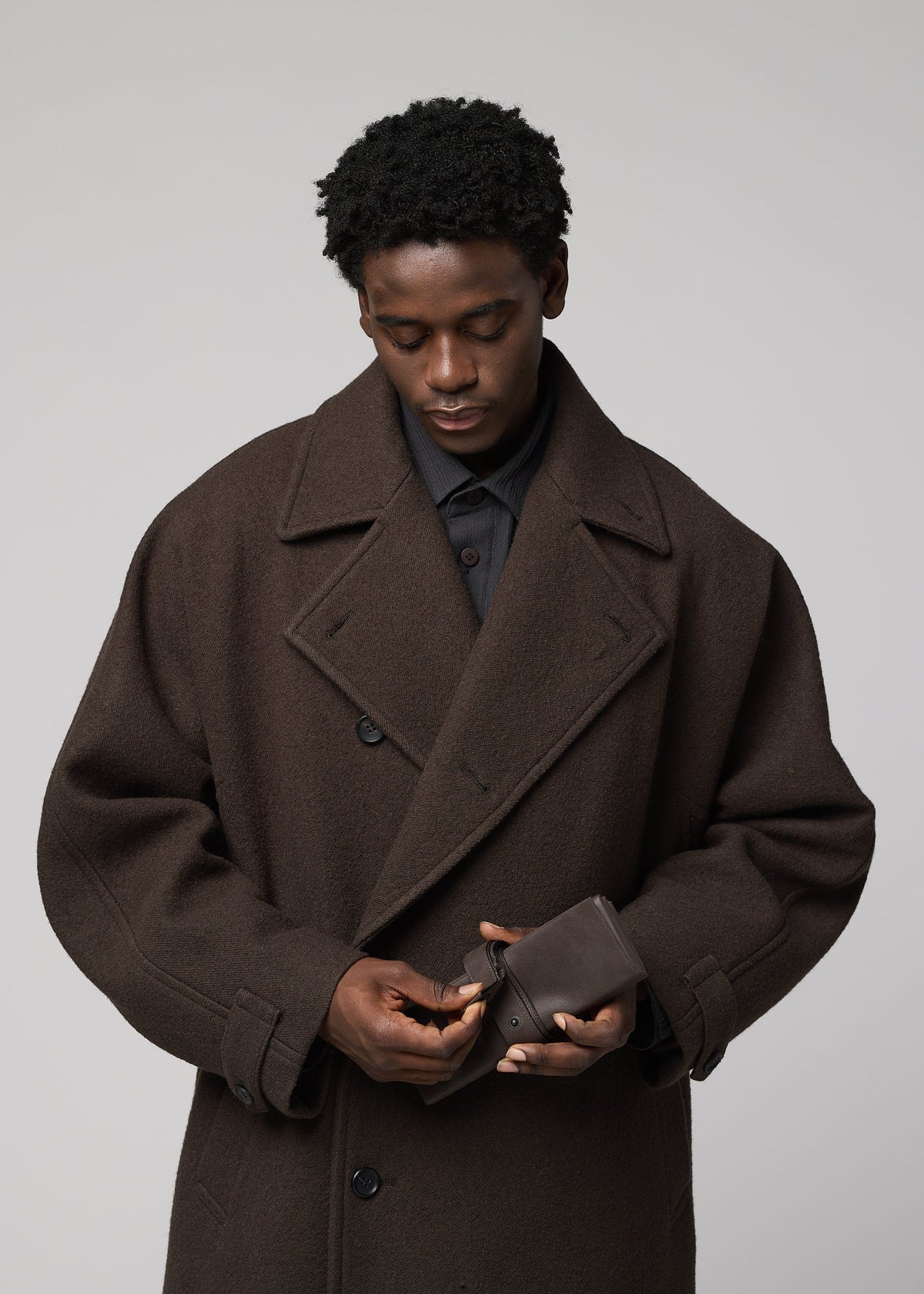 A model wears the IM MEN PATA PA pata-pa-tote-beige.