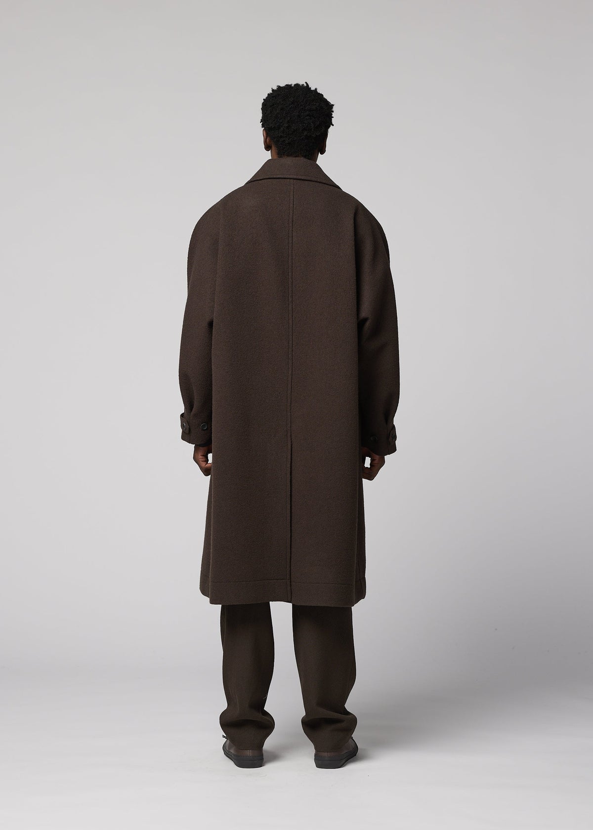 A model wears the IM MEN FULLER WOOL fuller-wool-coat-brown.