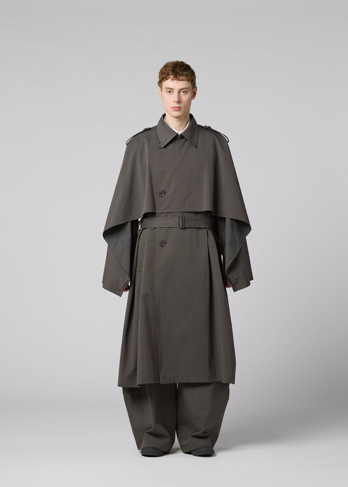 A model wears the IM MEN OVERLAP overlap-coat-brown.
