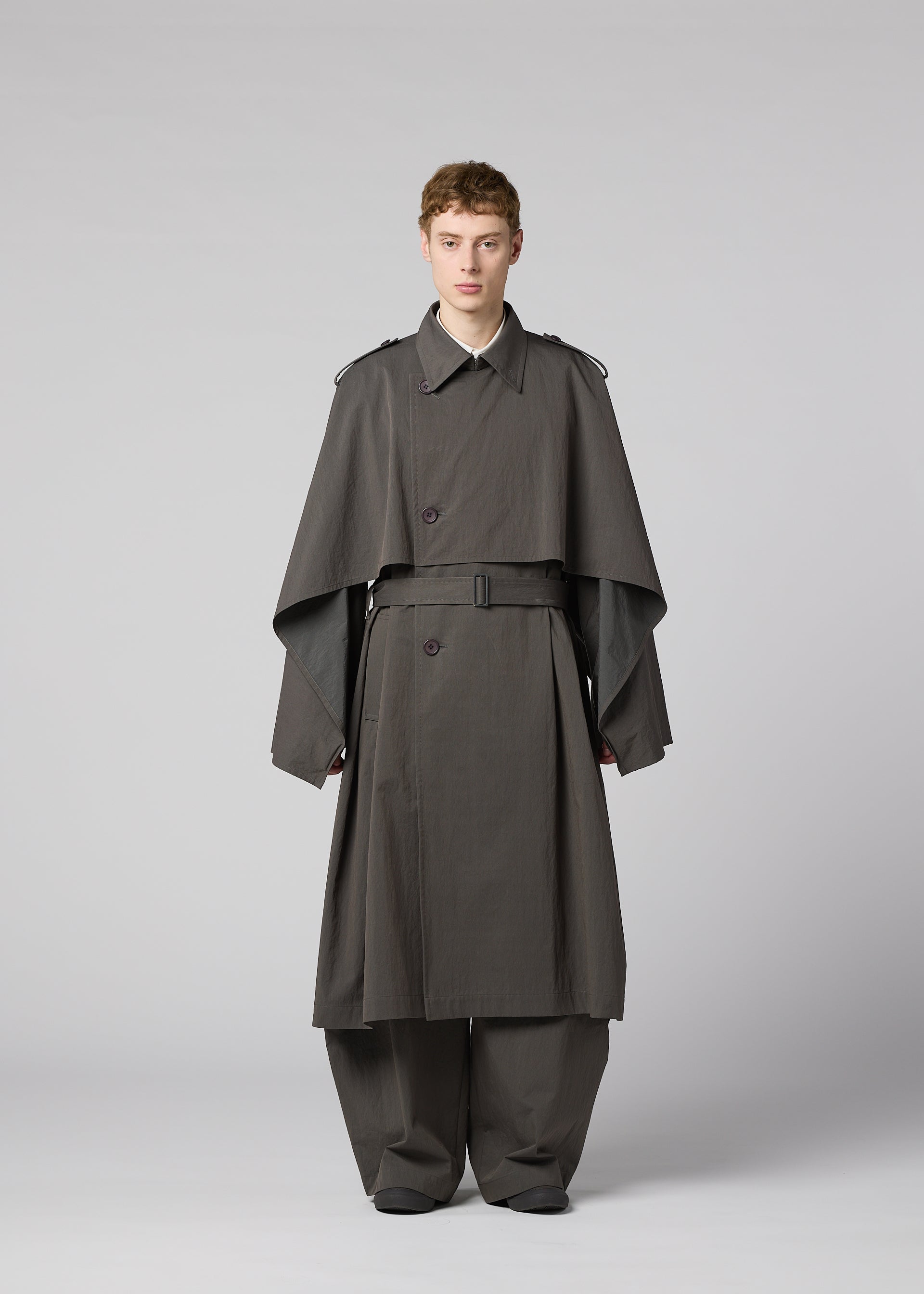 A model wears the IM MEN OVERLAP overlap-coat-brown.