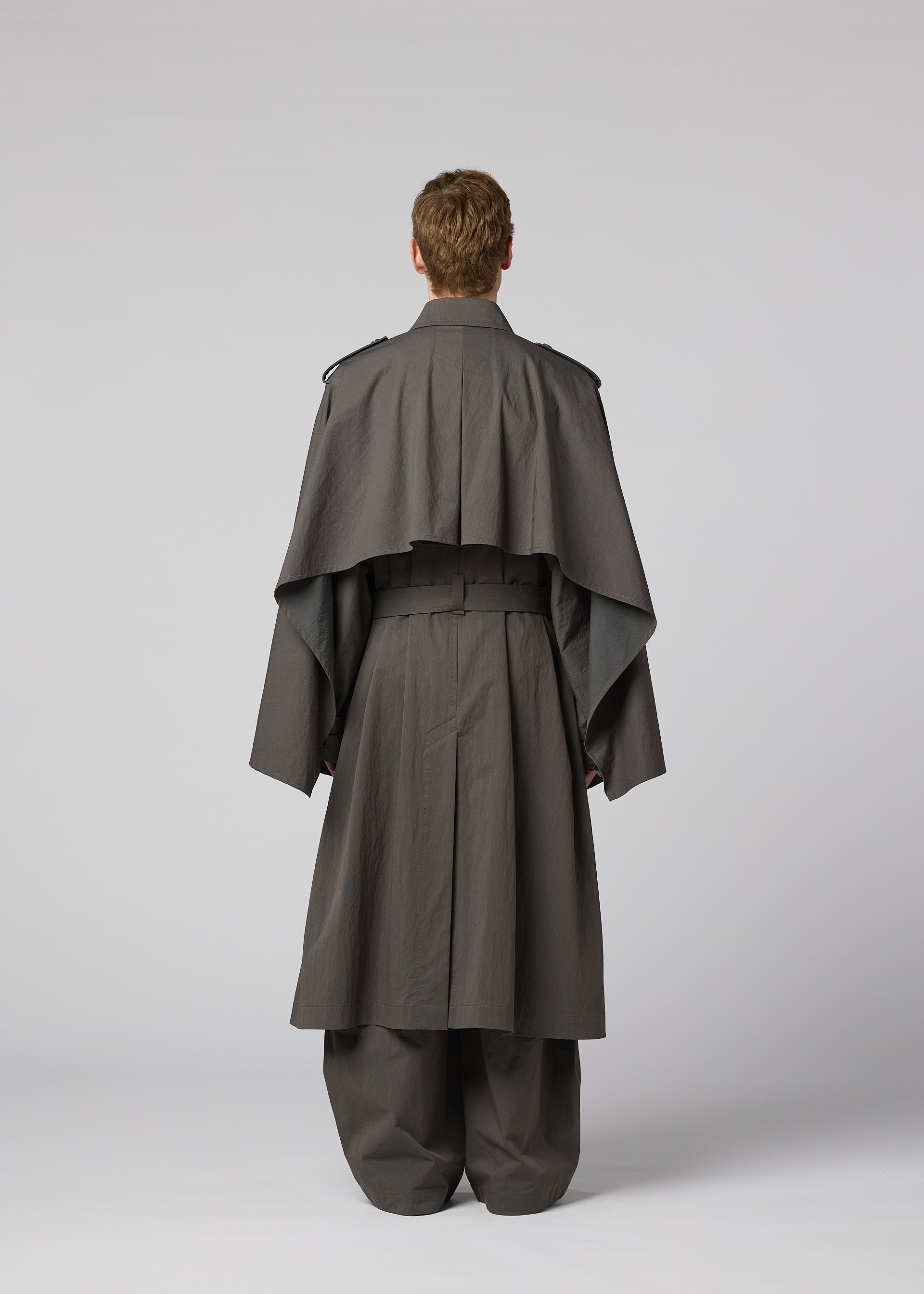 A model wears the IM MEN OVERLAP overlap-coat-brown.