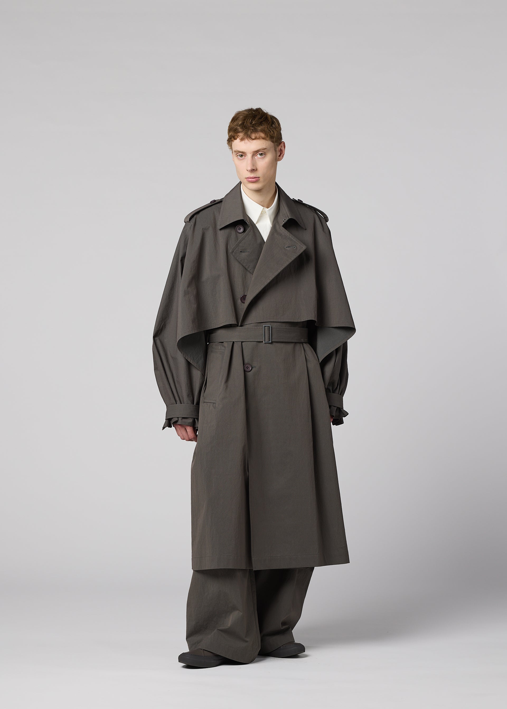 A model wears the IM MEN OVERLAP overlap-coat-brown.