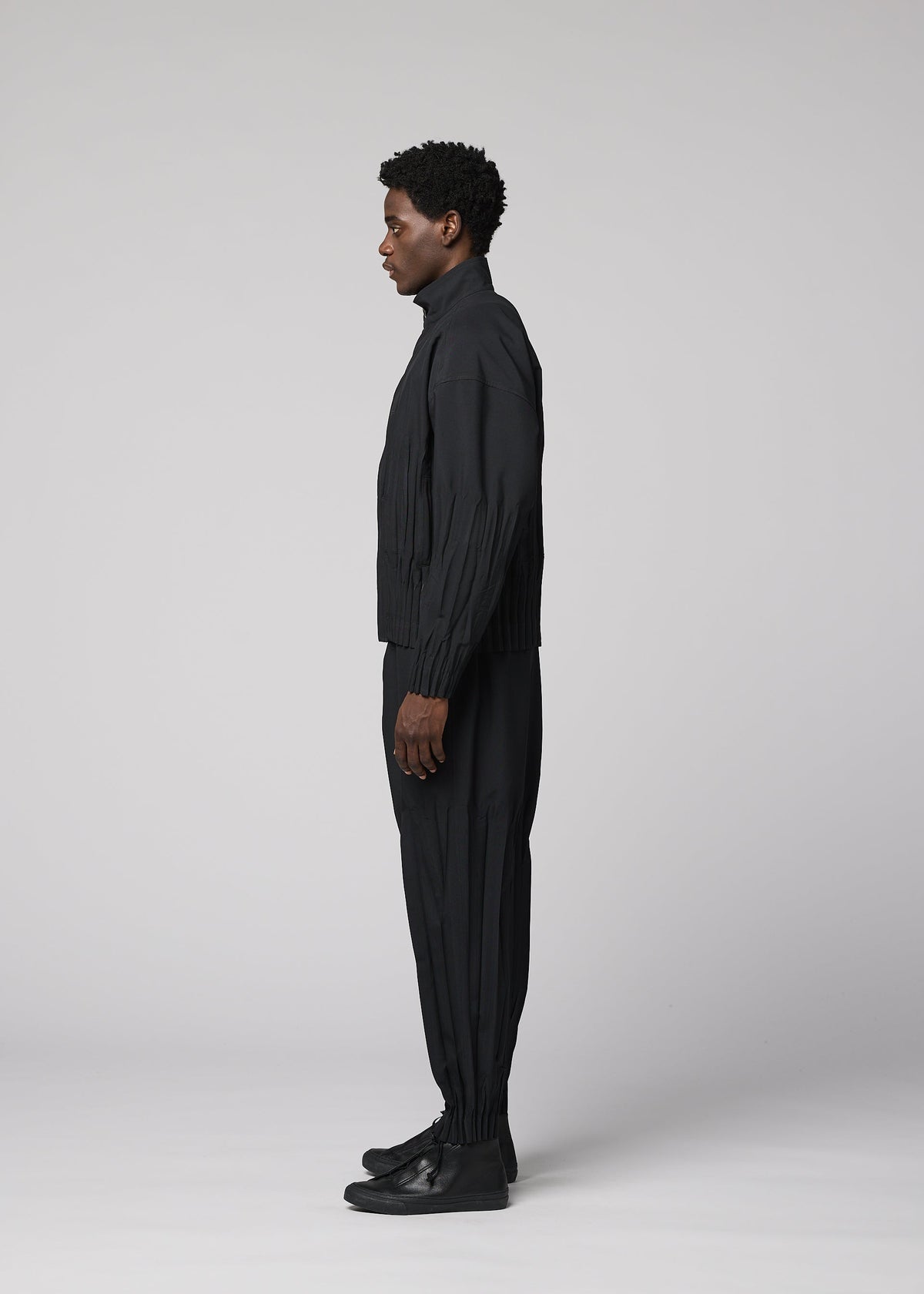 A model wears the IM MEN WAFT BLACK waft-black-jacket-black-1.