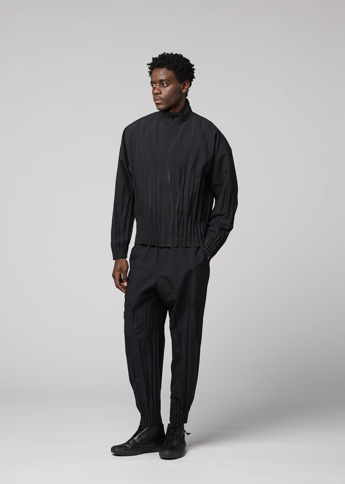 A model wears the IM MEN WAFT BLACK waft-black-jacket-black-1.