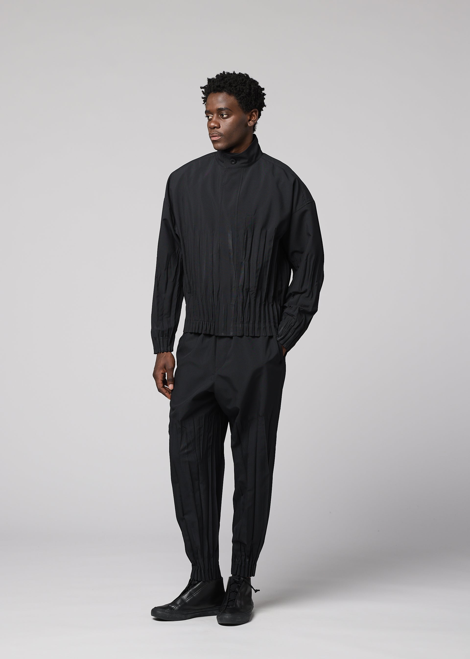 A model wears the IM MEN WAFT BLACK waft-black-jacket-black-1.