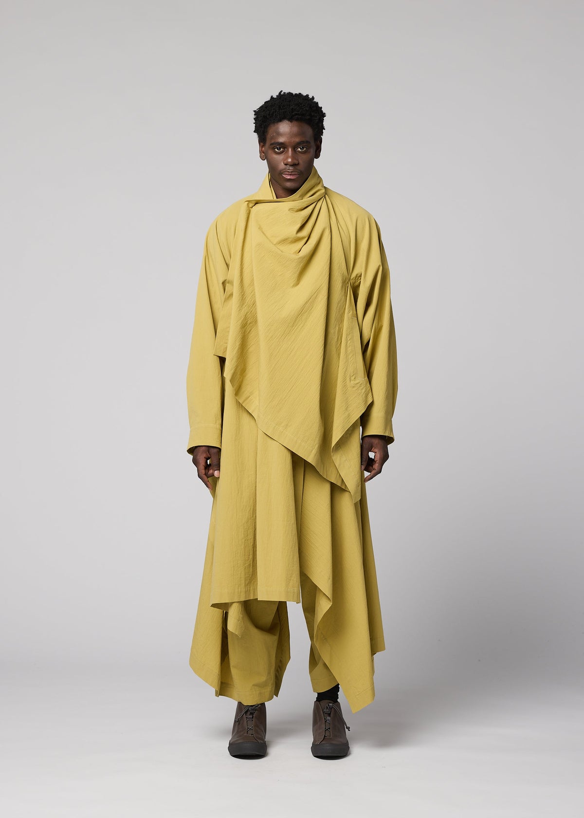 A model wears the IM MEN COMFORT COTTON comfort-cotton-draped-jacket-saxe-blue.