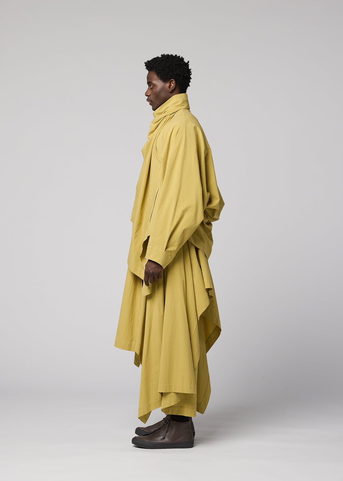 A model wears the IM MEN COMFORT COTTON comfort-cotton-draped-jacket-black.