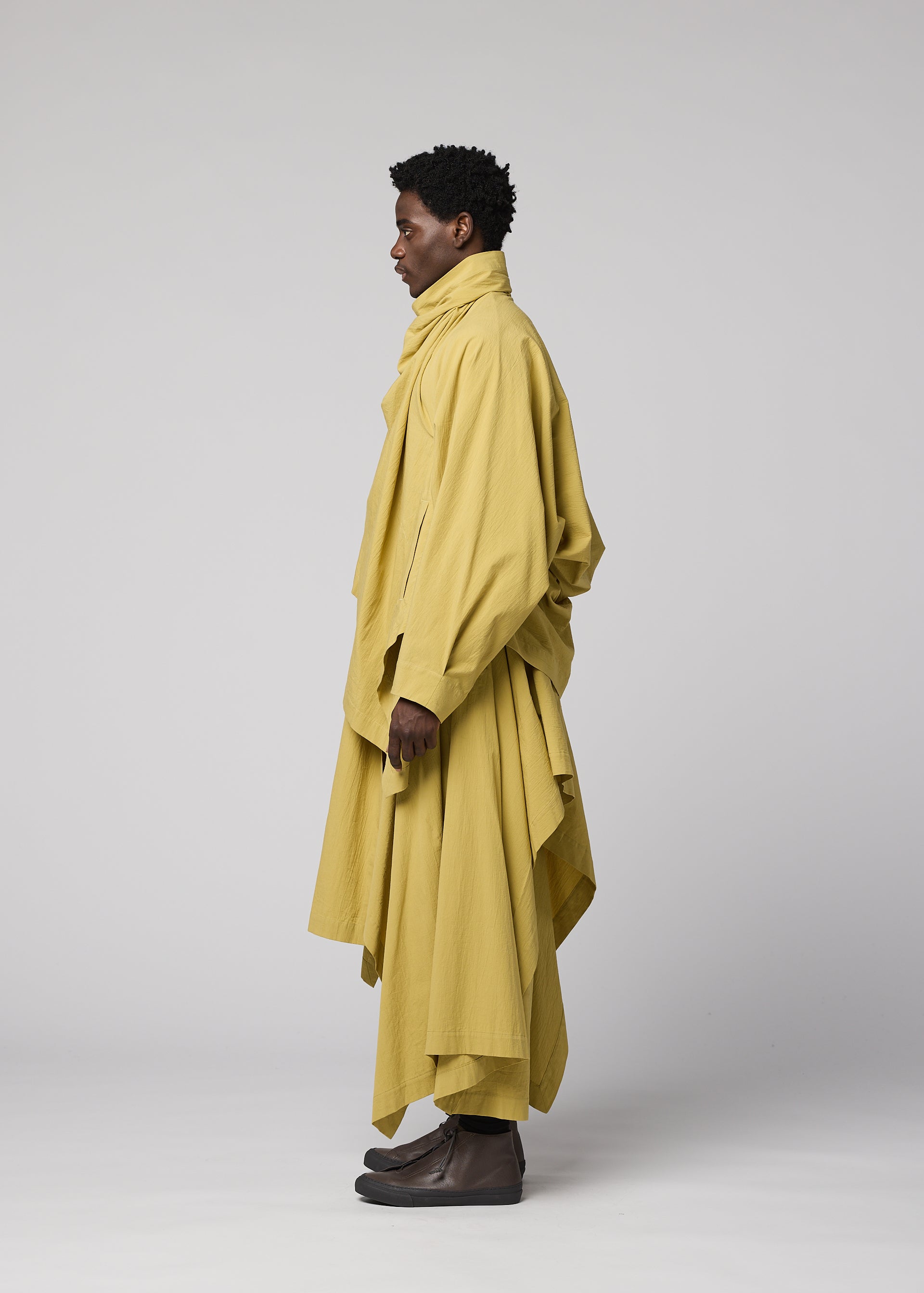 A model wears the IM MEN COMFORT COTTON comfort-cotton-draped-jacket-black.