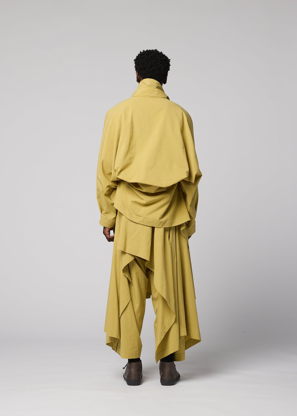 A model wears the IM MEN COMFORT COTTON comfort-cotton-draped-jacket-saxe-blue.