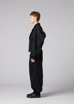 A model wears the IM MEN CLAY clay-jacket-white.