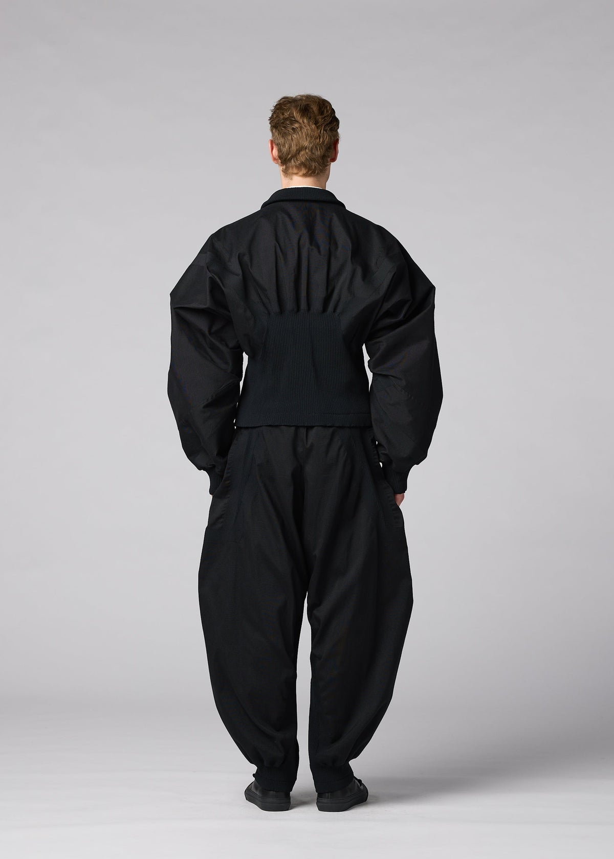 A model wears the IM MEN CLAY clay-jacket-white.