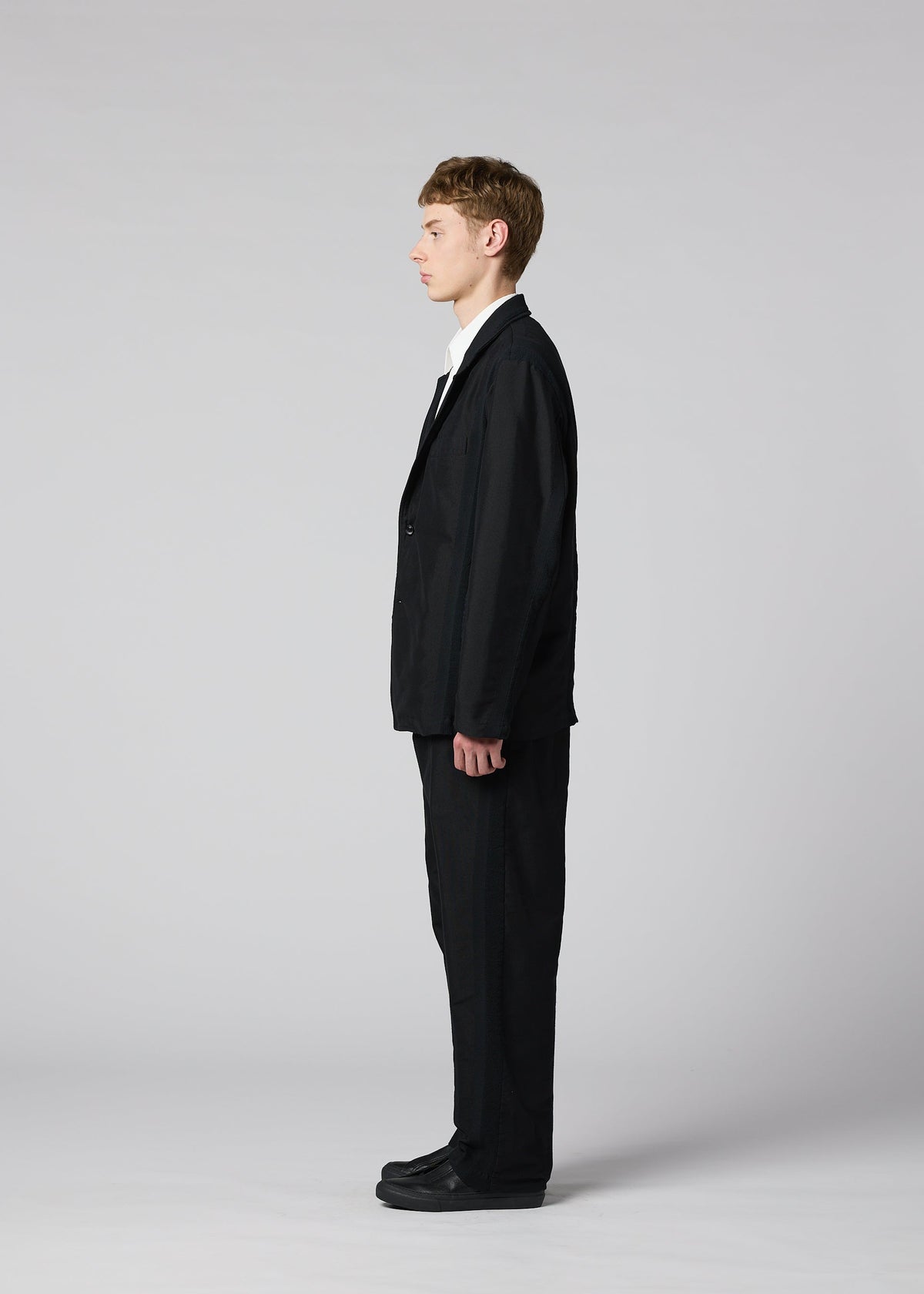 A model wears the IM MEN CLAY clay-jacket-black-1.