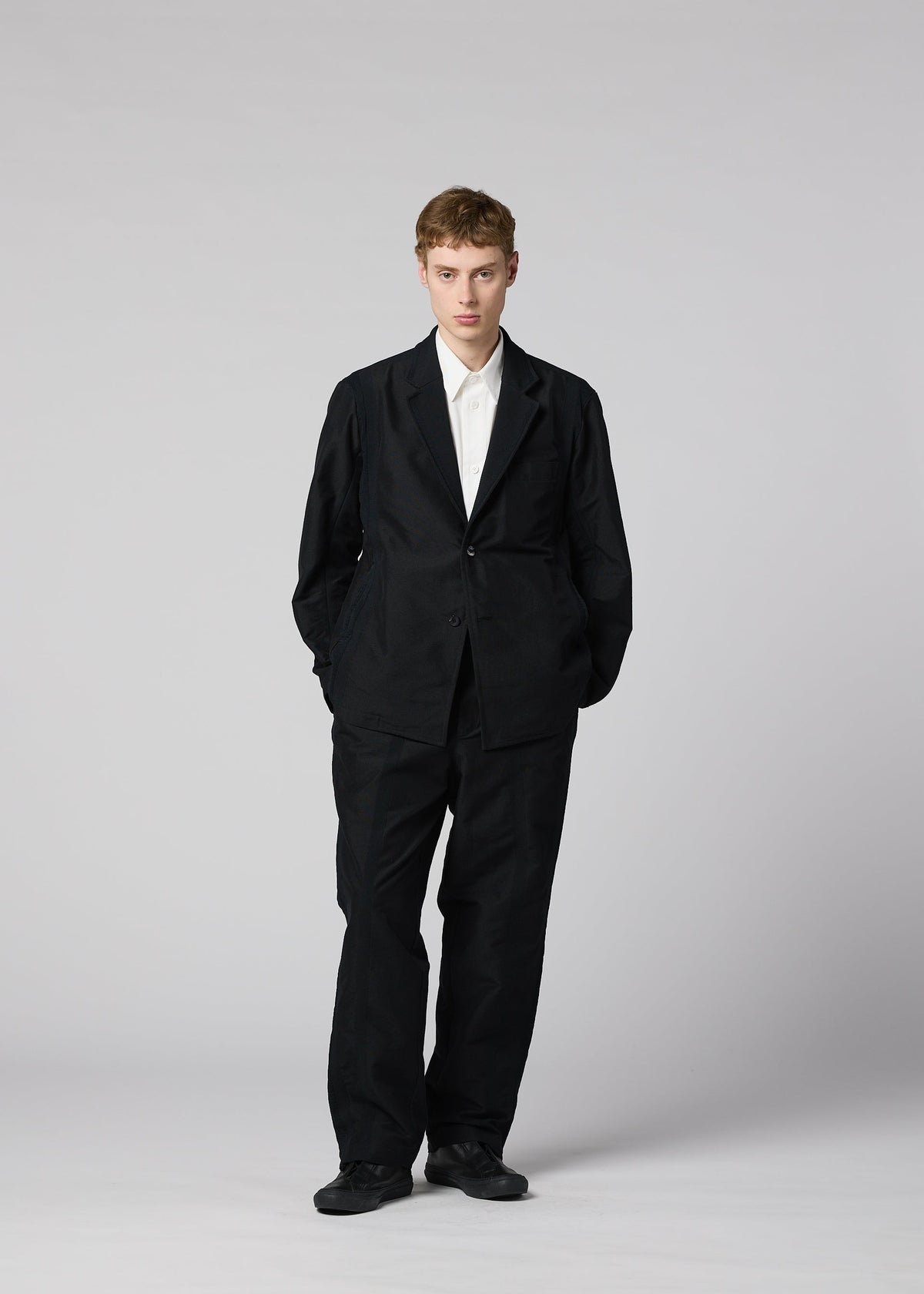 A model wears the IM MEN CLAY clay-jacket-black-1.