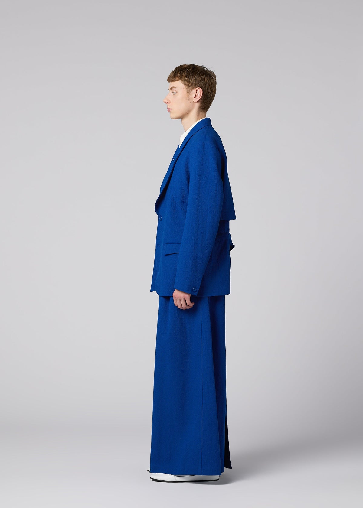 A model wears the IM MEN SHRINK WOOL shrink-wool-jacket-black.