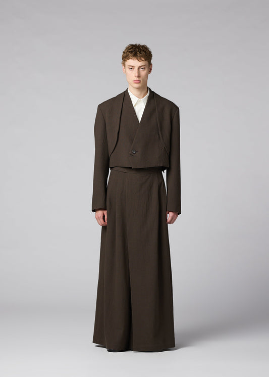 A model wears the IM MEN SHRINK WOOL shrink-wool-short-jacket-black.