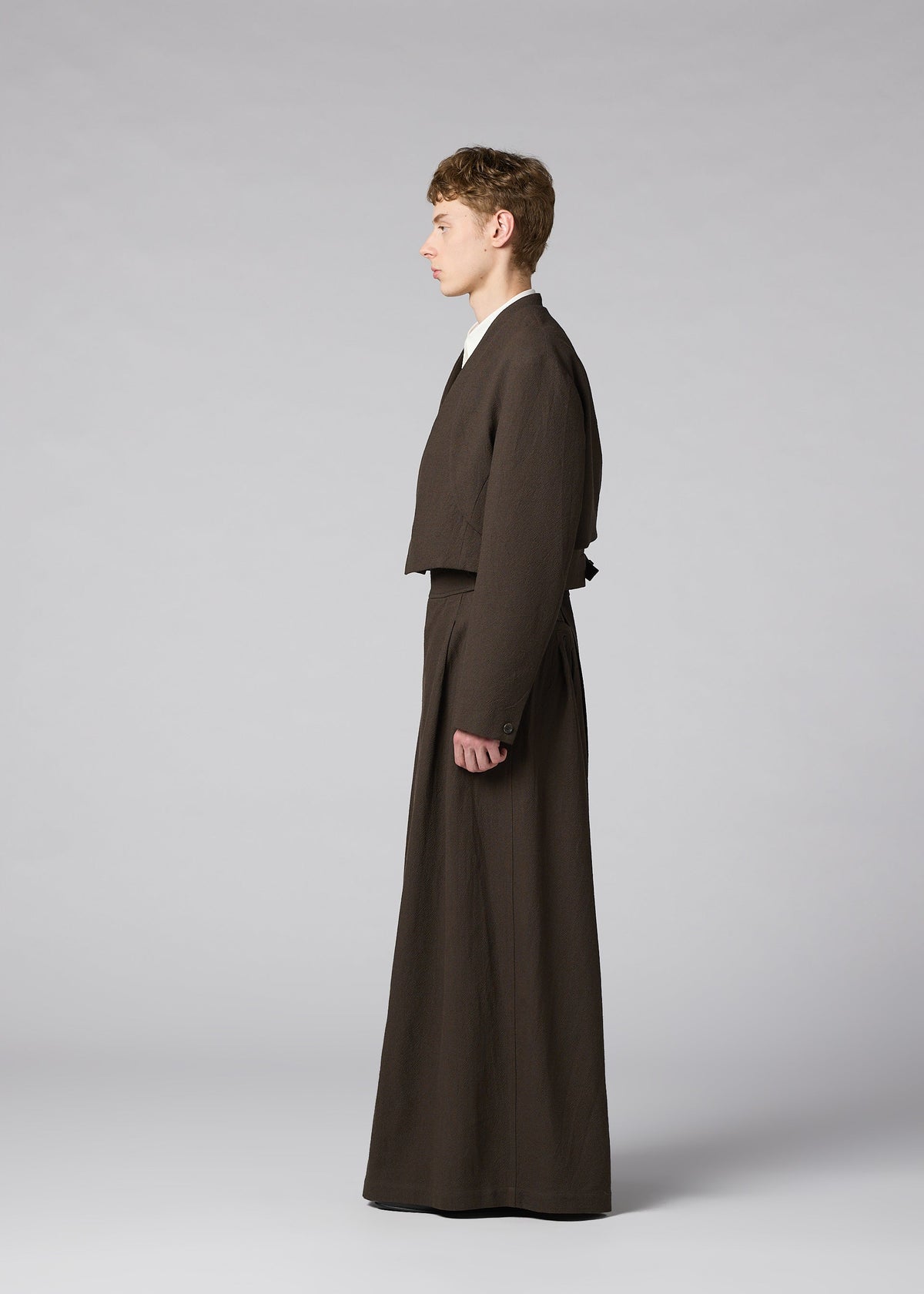A model wears the IM MEN SHRINK WOOL shrink-wool-short-jacket-black.