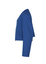A detail shot of the IM MEN SHRINK WOOL jacket.