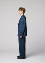 A model wears the IM MEN GRADATION WOOL gradation-wool-short-jacket-black.