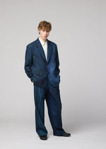 A model wears the IM MEN GRADATION WOOL gradation-wool-short-jacket-black.
