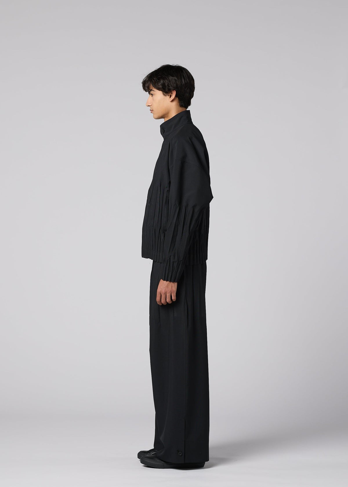 A model wears the IM MEN WAFT BLACK waft-black-trousers-black-2.