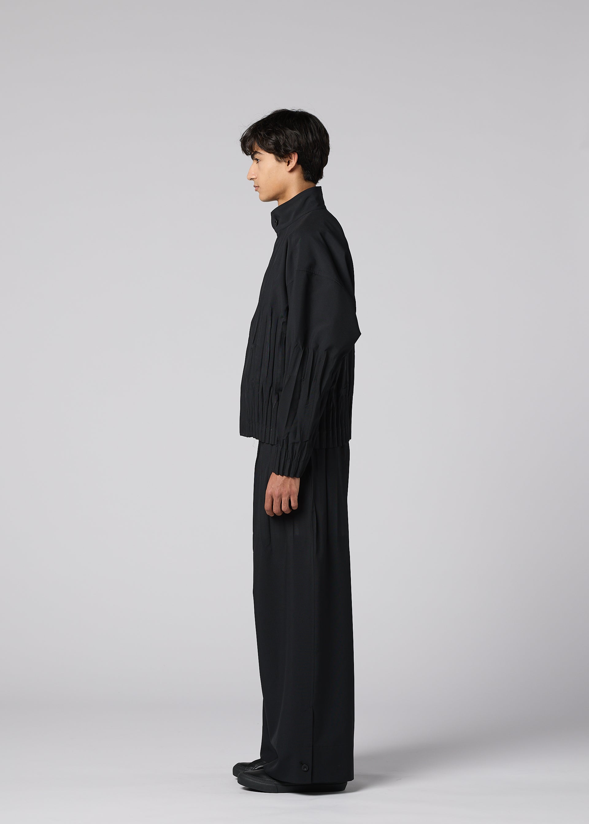 A model wears the IM MEN WAFT BLACK waft-black-trousers-black-2.