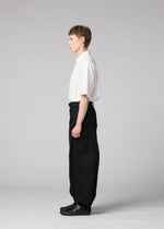 A model wears the IM MEN CLAY clay-trousers-black.