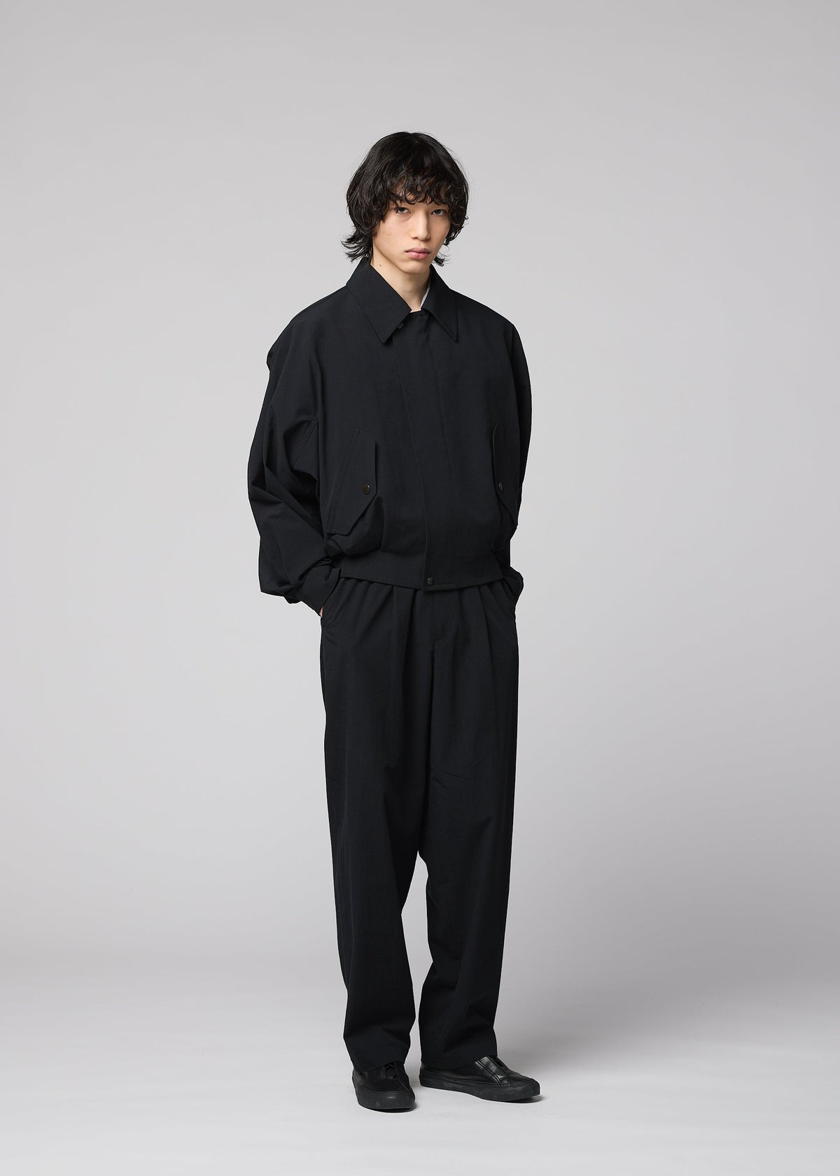 A model wears the IM MEN COMFORT COTTON comfort-cotton-trousers-saxe-blue.