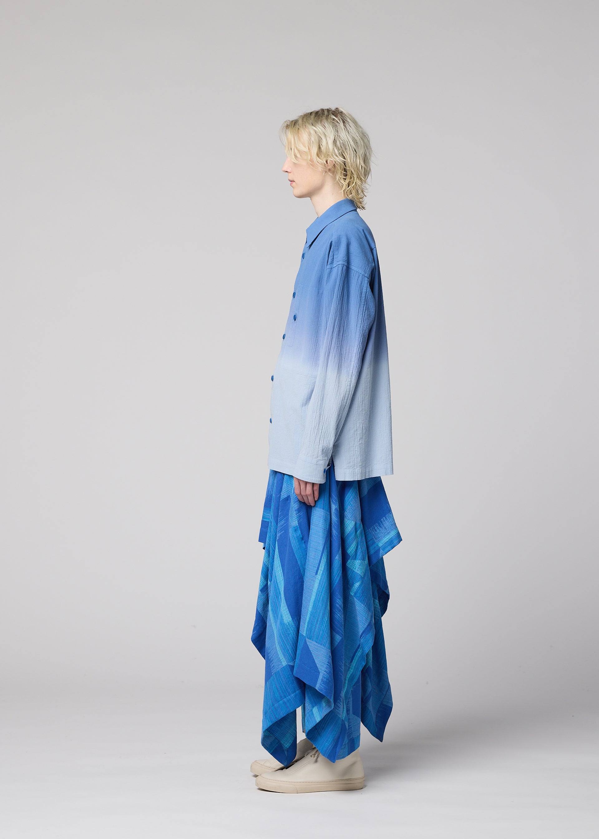 A model wears the IM MEN KASURI kasuri-draped-trousers-black.