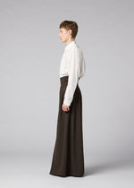 A model wears the IM MEN SHRINK WOOL shrink-wool-trousers-black.