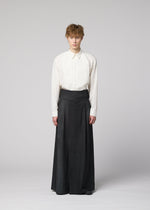A model wears the IM MEN GRADATION WOOL gradation-wool-trousers-yellow.